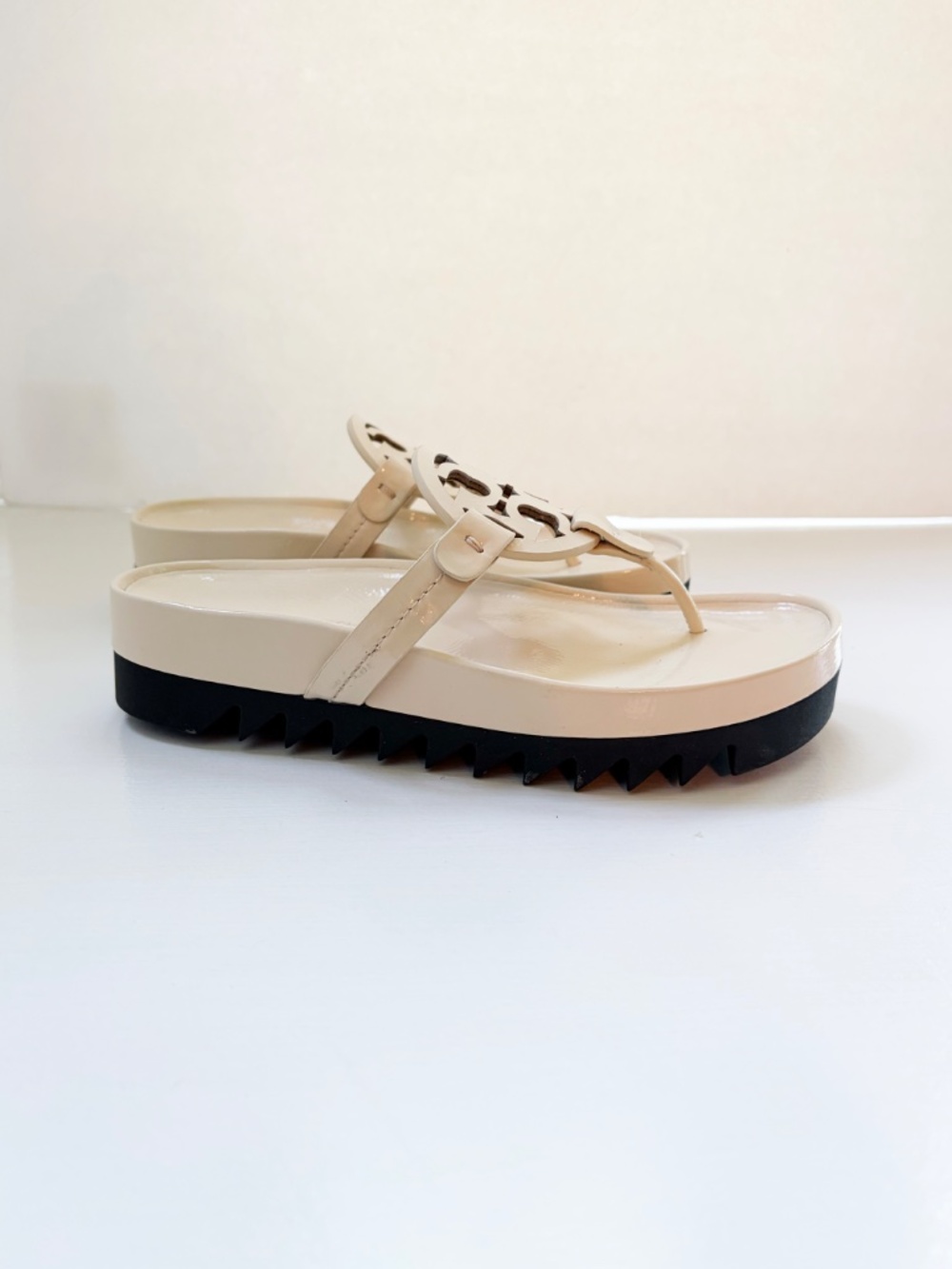 Like New Tory Burch Miller Cloud Lug in New Cream, Size 6.5 - Picture 5 of 6